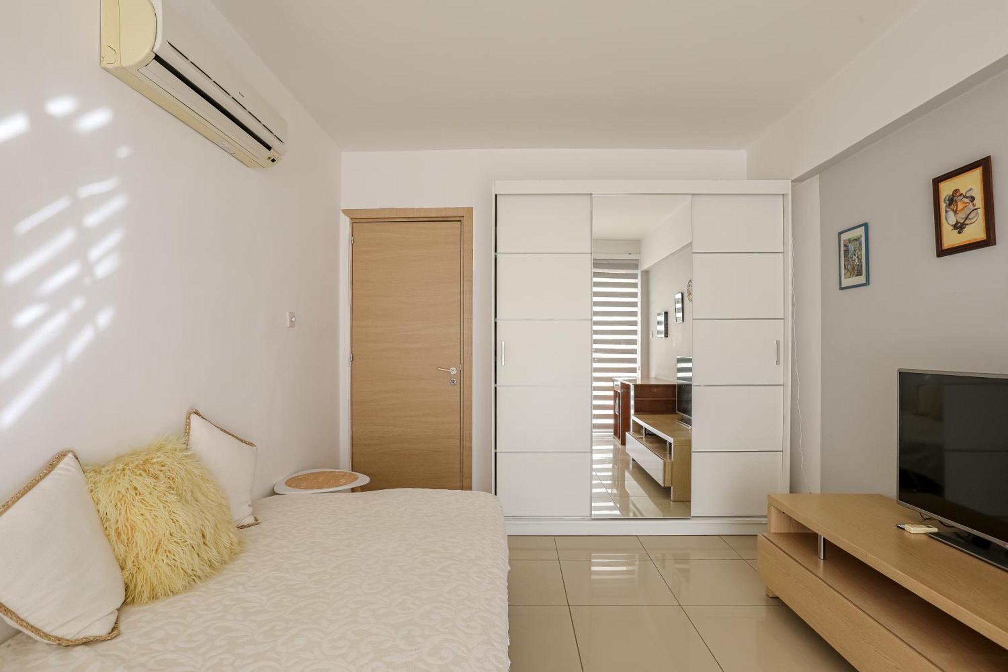 Lovely Bedroom In Shared Apartment Oroklini Extérieur photo